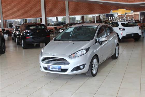 FORD FIESTA 1.6 TITANIUM HATCH 16V FLEX 4P POWERSHIFT FORD FIESTA 1.6 TITANIUM HATCH 16V FLEX 4P POWERSHIFT